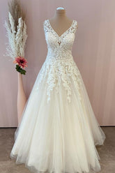 Classy Long Sweetheart Appliques Lace A-Line Tulle Backless Floor Length Wedding Dress