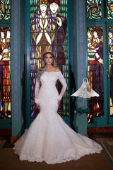 Long Sleeves Mermaid Off the Shoulder Wedding Dresses With Detachable Train