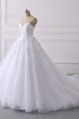 Glamorous Long Ball Gown Spaghetti Straps V-Neck Tulle Wedding Dress with Appliques Lace