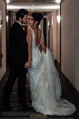 Elegant Mermaid V-neck Tulle Lace Long Backless Wedding Dress with Beading