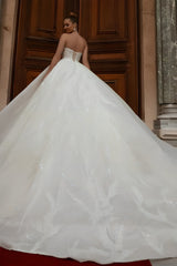 Charming Long Ball Gown Strapless Sleeveless Tulle Lace Wedding Dresses