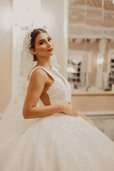 Glamorous Ivory Ball Gown V-Neck Lace Tulle Long Wedding Dress with Appliques