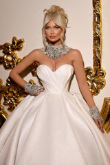 Gorgeous Long Ball Gown Halter Sweetheart Floor Length Satin Wedding Dress with Beading