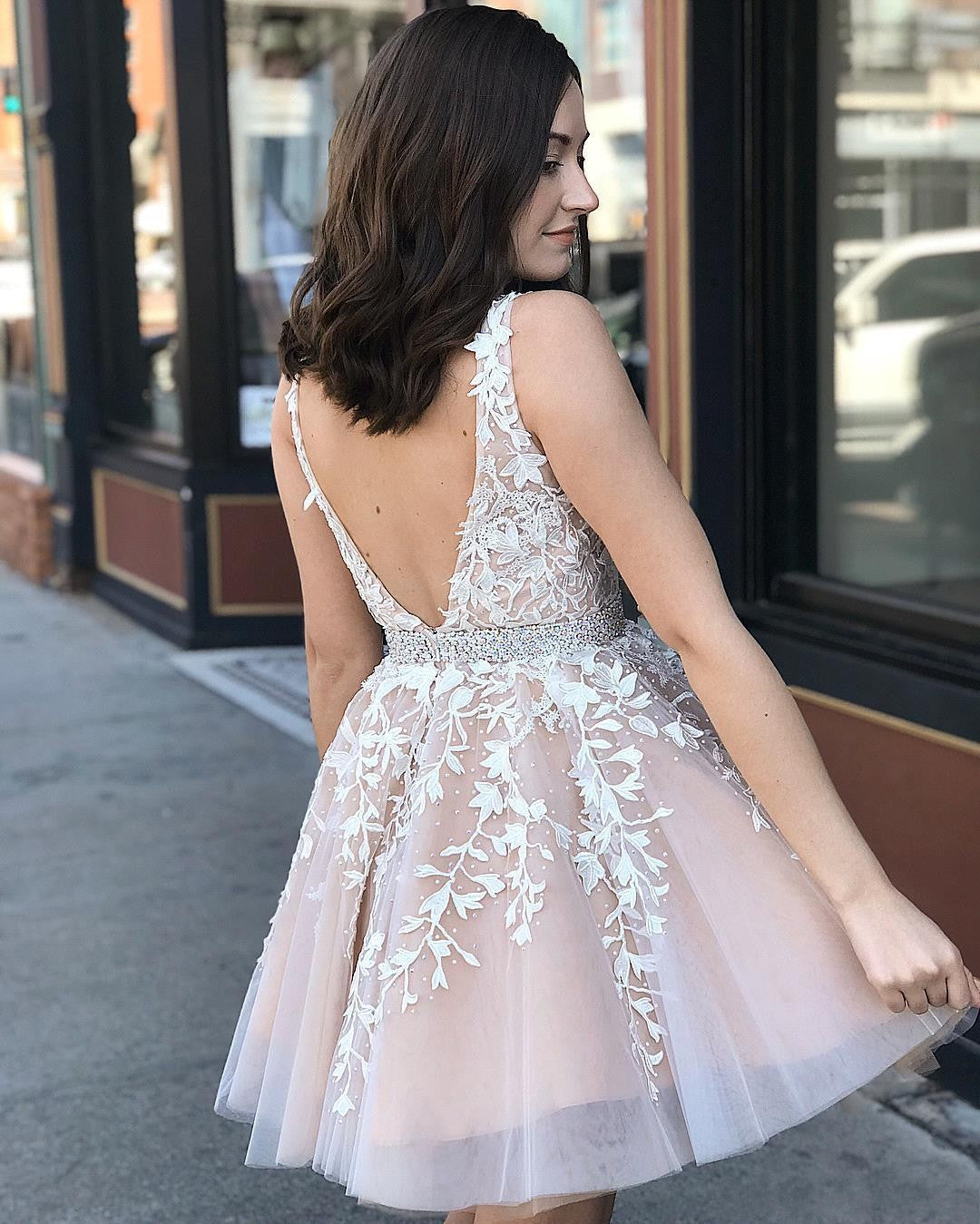 Short A-line V-neck Tulle Floral Lace Sleeveless Homecoming Dresses