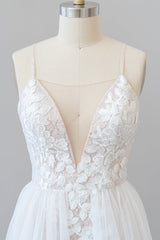 Elegant Long A-line V-neck Chapel Train Appliques Lace Tulle Wedding Dress