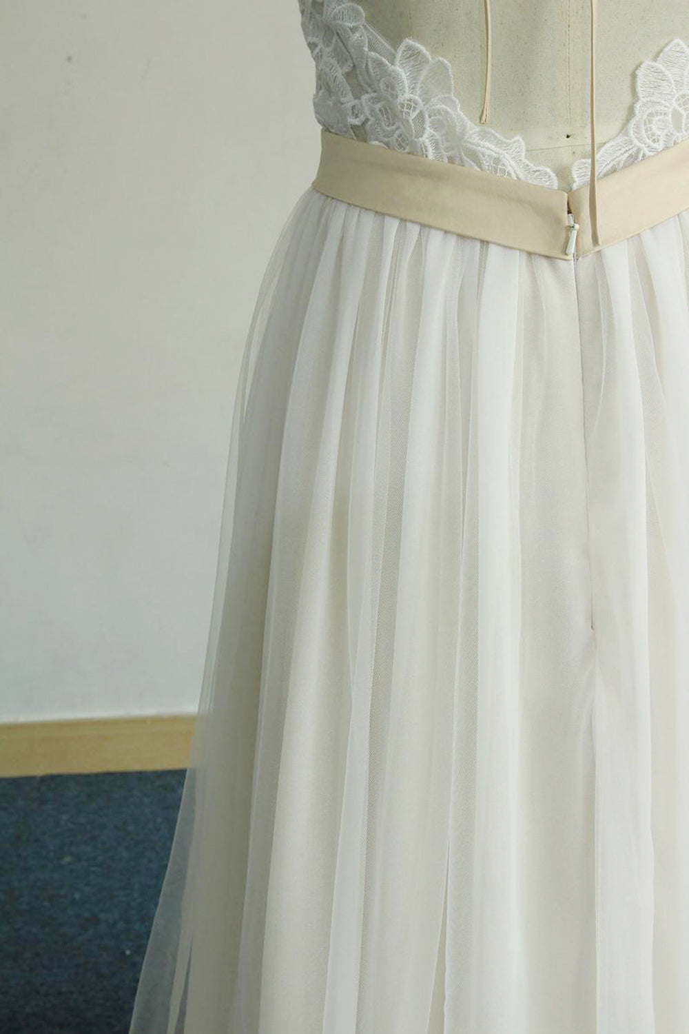 Elegant Long Halter Lace Tulle A-line Wedding Dress