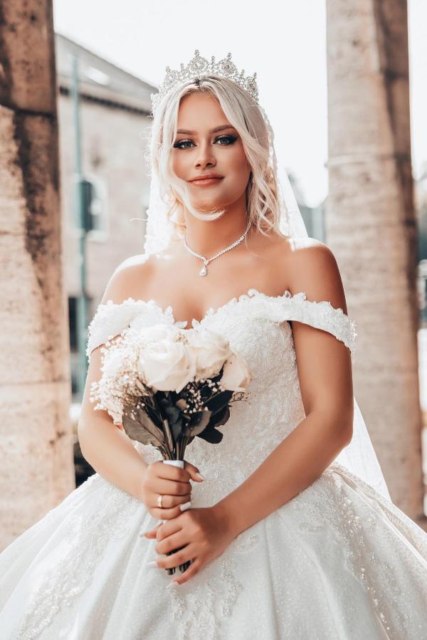Plus Size White Ball Gown Off the Shoulder Sweetheart Satin Long Wedding Dress with Appliques