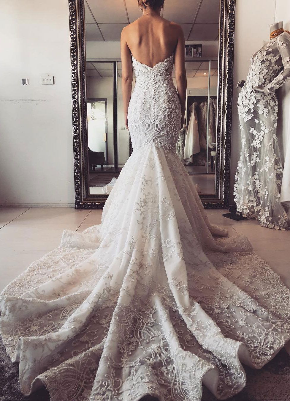 Elegant Long Sweetheart Backless Appliques Lace Floor Length Mermaid Wedding Dress