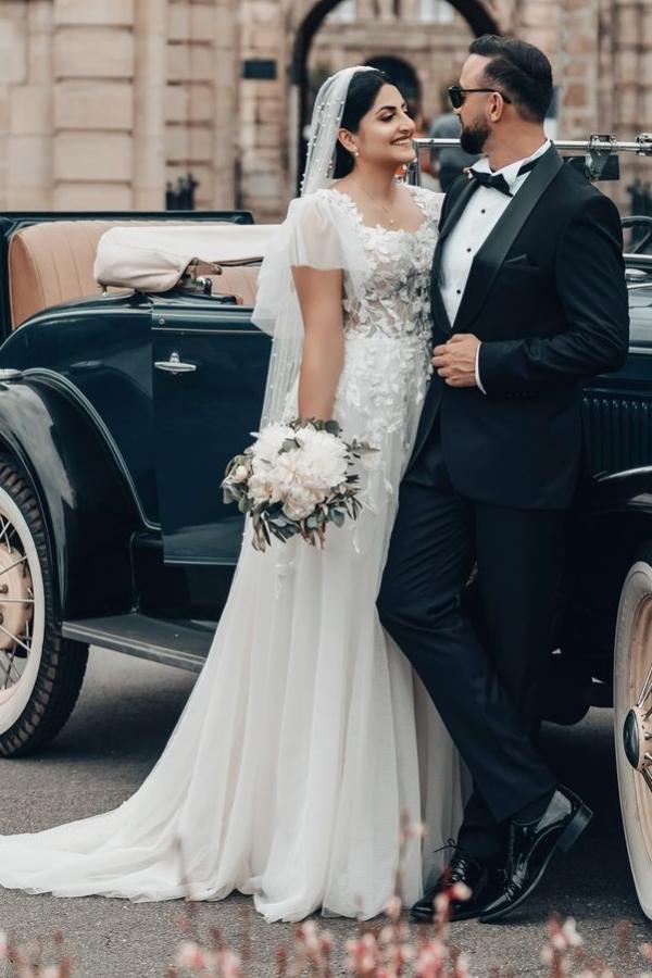 White Long A Line Tulle Floor Length Wedding Dress with Appliques Lace