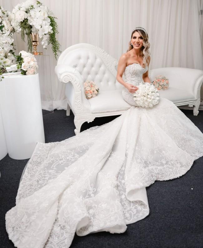 Elegant Long Sweetheart Backless Appliques Lace Floor Length Mermaid Wedding Dress