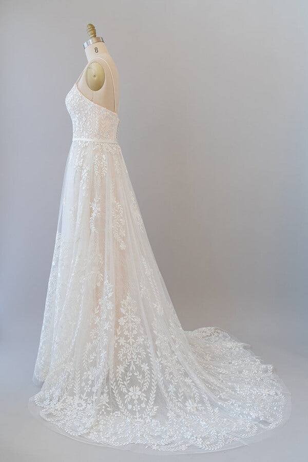 Chic Long A-line Spaghetti Strap Appliques Tulle Wedding Dress