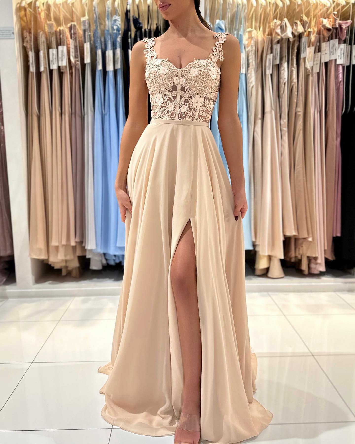 Elegant Long Sleeveless A-Line Chiffon Prom Dress with Ruffles