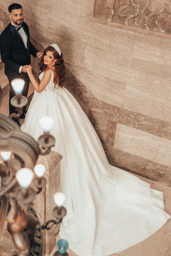 Charming Long Ball Gown Sweetheart Straps Sleeveless Lace Wedding Dress