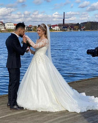 Long A-line Sweetheart Appliques Lace Wedding Dresses with Long Sleeves