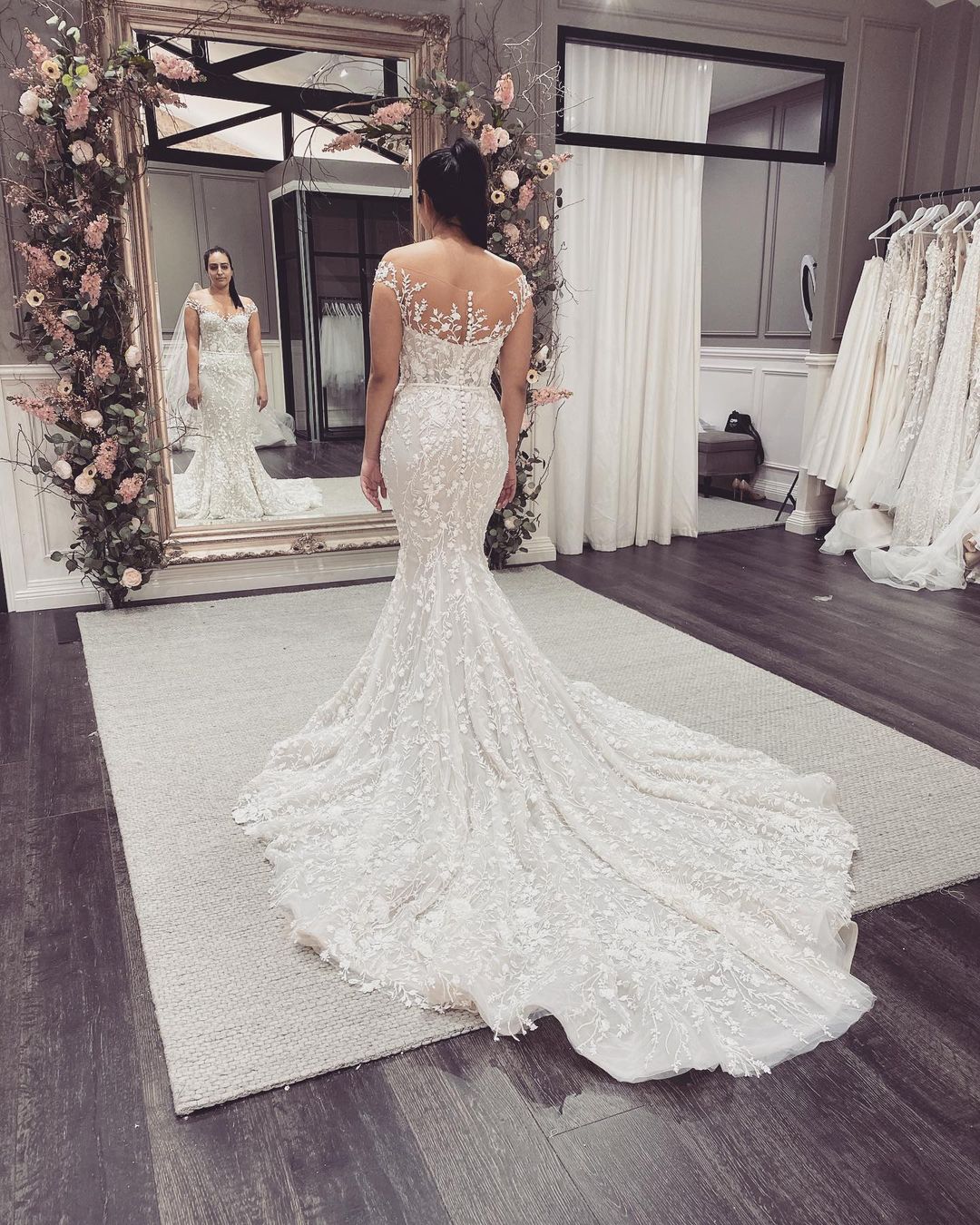 Elegant Long Off the Shoulder Appliques Lace Backless Floor Length Mermaid Wedding Dresses