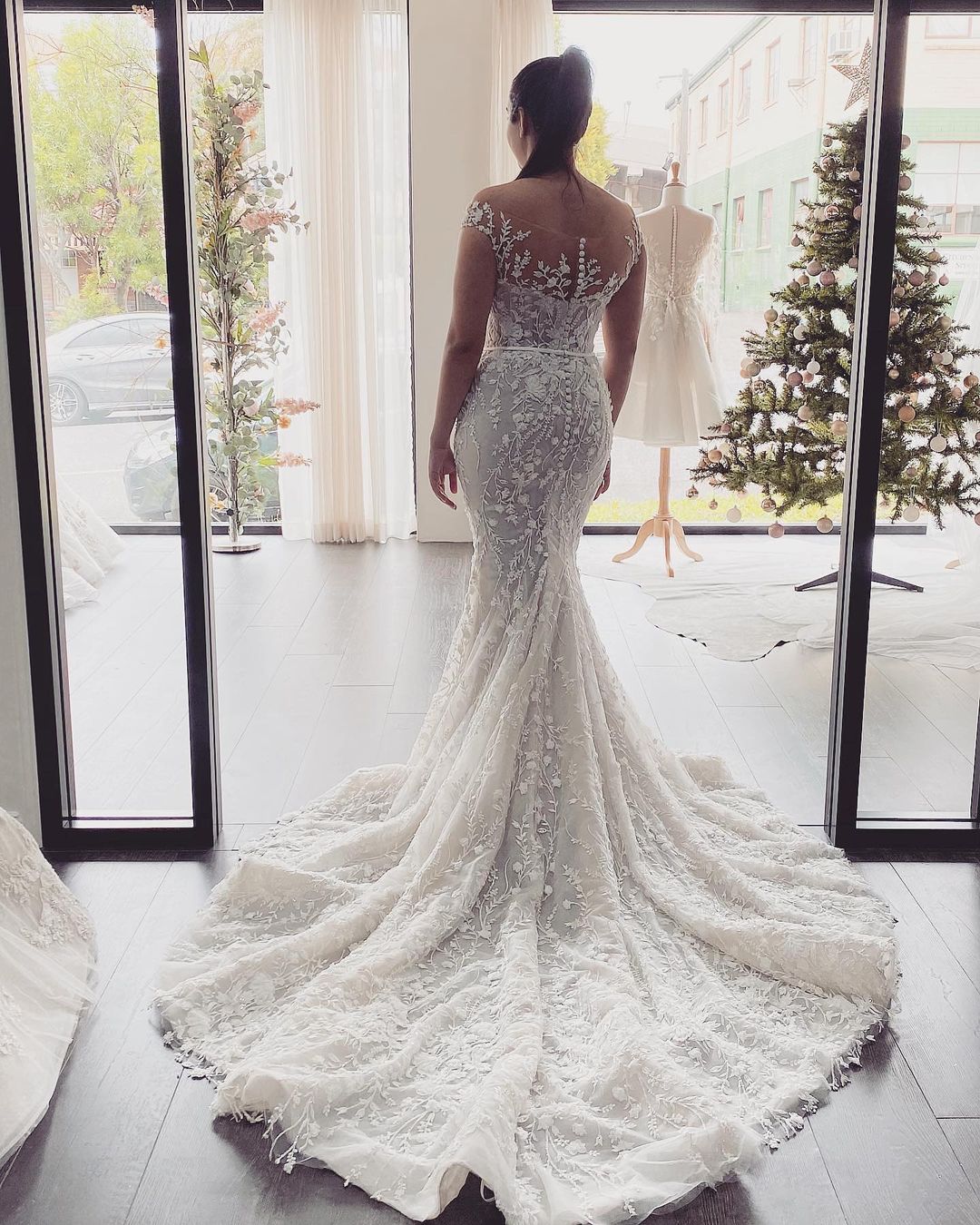 Elegant Long Off the Shoulder Appliques Lace Backless Floor Length Mermaid Wedding Dresses