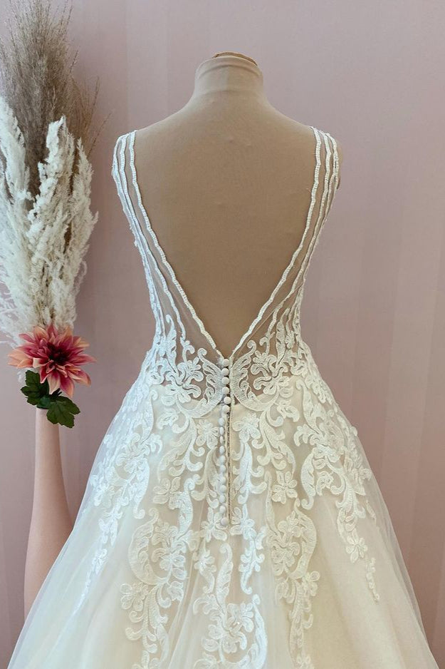 Classy Long Sweetheart Appliques Lace A-Line Tulle Backless Floor Length Wedding Dress