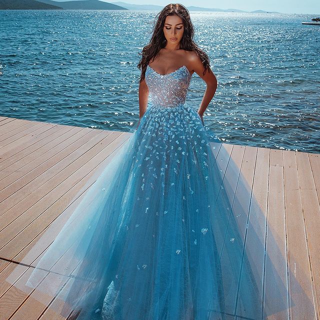 Long Strapless A-Line Floor Length Tulle Prom Dress With Appliques Lace