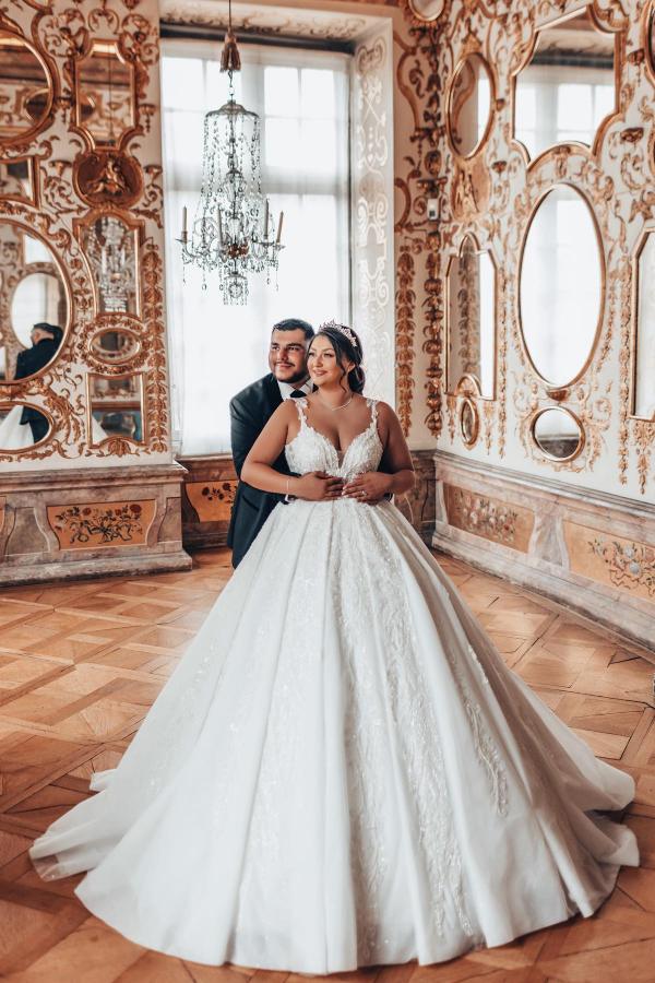 Luxury Plus Size White Ball Gown Sweetheart Tulle Long Wedding Dress with Appliques Lace