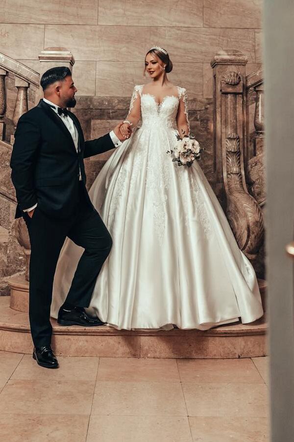 Ivory Long Ball Gown Sweetheart Satin Lace Backless Wedding Dresses with Sleeves