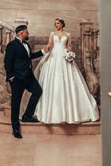 Ivory Long Ball Gown Sweetheart Satin Lace Backless Wedding Dresses with Sleeves