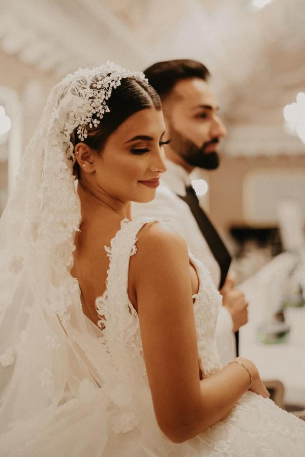 Glamorous Ivory Ball Gown V-Neck Lace Tulle Long Wedding Dress with Appliques