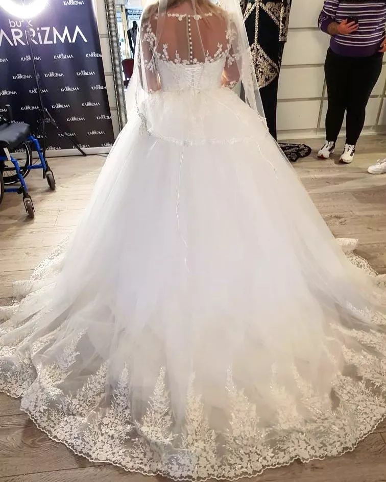 Elegant Long Ball Gown Sweetheart Tulle Wedding Dress with Sleeves