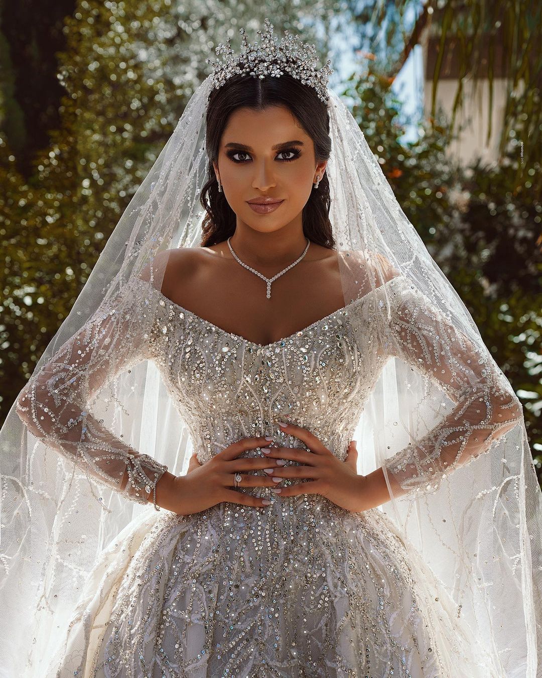 Luxurious Sequins Long Tulle Off the Shoulder Satin Ball Gown Wedding Dress with Sleeves