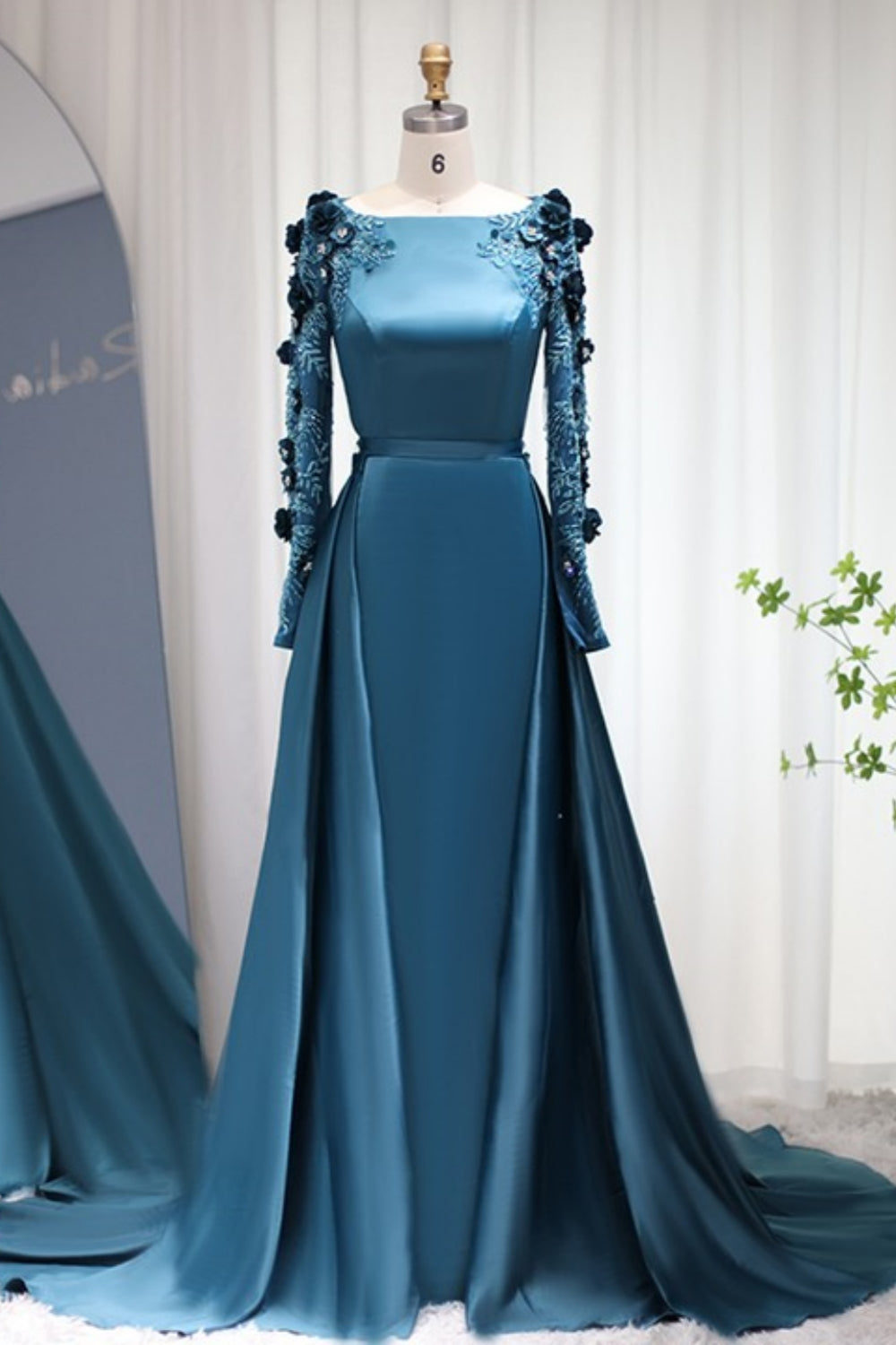 Long Sleeves Mermaid Satin Flower Beadings Formal Evening Dresses with Sweep Train