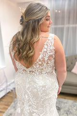 Plus Size Long V-neck Spaghetti Straps Appliques Lace Tulle Mermaid Wedding Dress