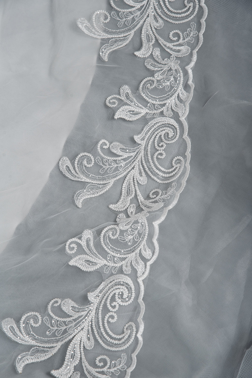 Long Tulle Lace Appliques Ruffles Ball Gown Wedding Dresses with Long Sleeve