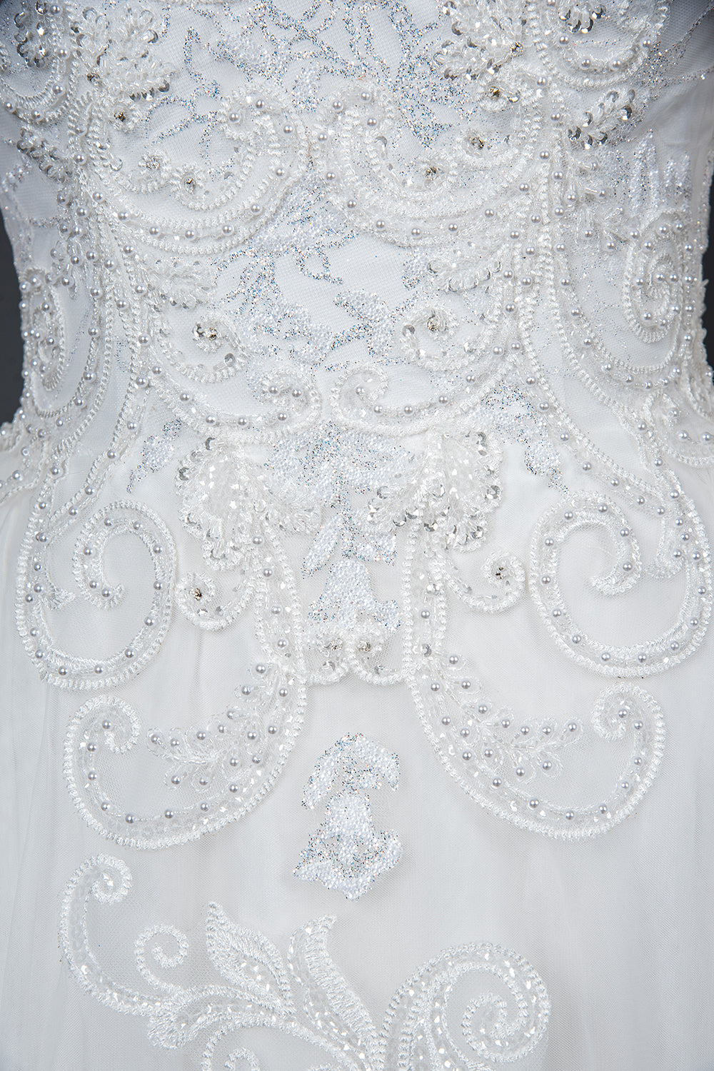 Long Tulle Lace Appliques Ruffles Ball Gown Wedding Dresses with Long Sleeve