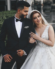 Gorgeous Long Ball Gown V-neck Tulle Lace Appliques Wedding Dresses