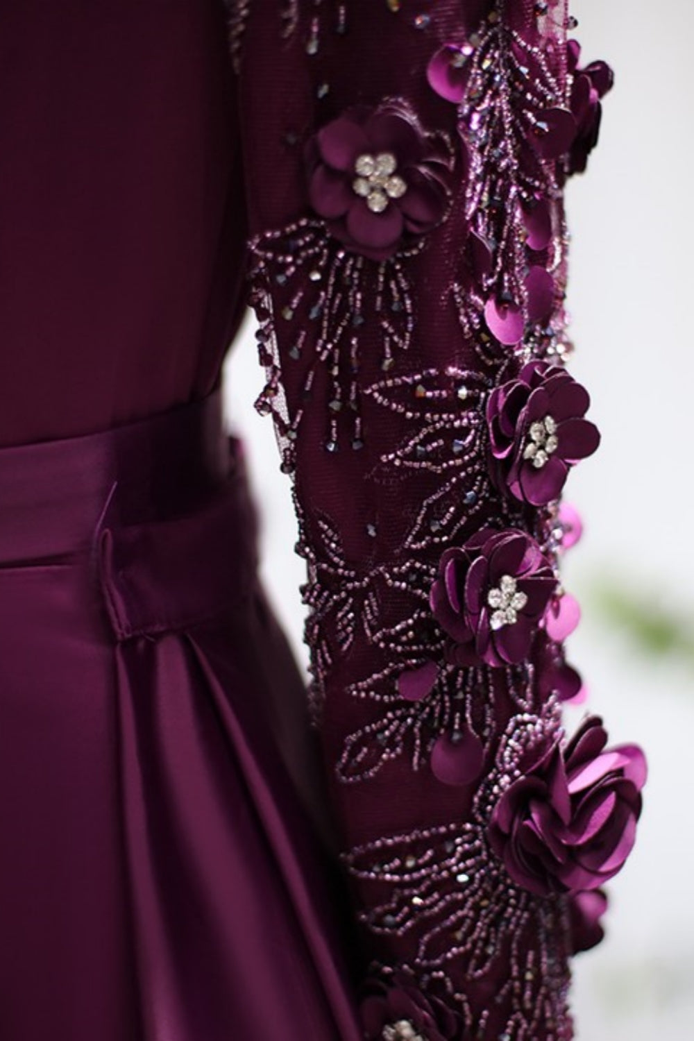 Long Sleeves Mermaid Satin Flower Beadings Formal Evening Dresses with Sweep Train