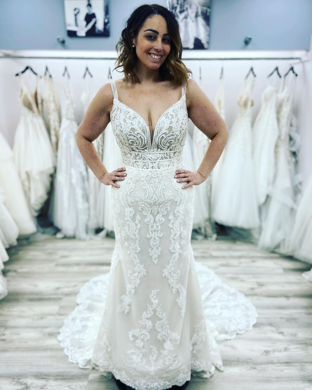 Long Mermaid Sweetheart Spaghetti Straps Open Back Appliques Lace Floor Length Wedding Dress