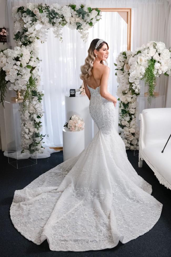 Elegant Long Sweetheart Backless Appliques Lace Floor Length Mermaid Wedding Dress