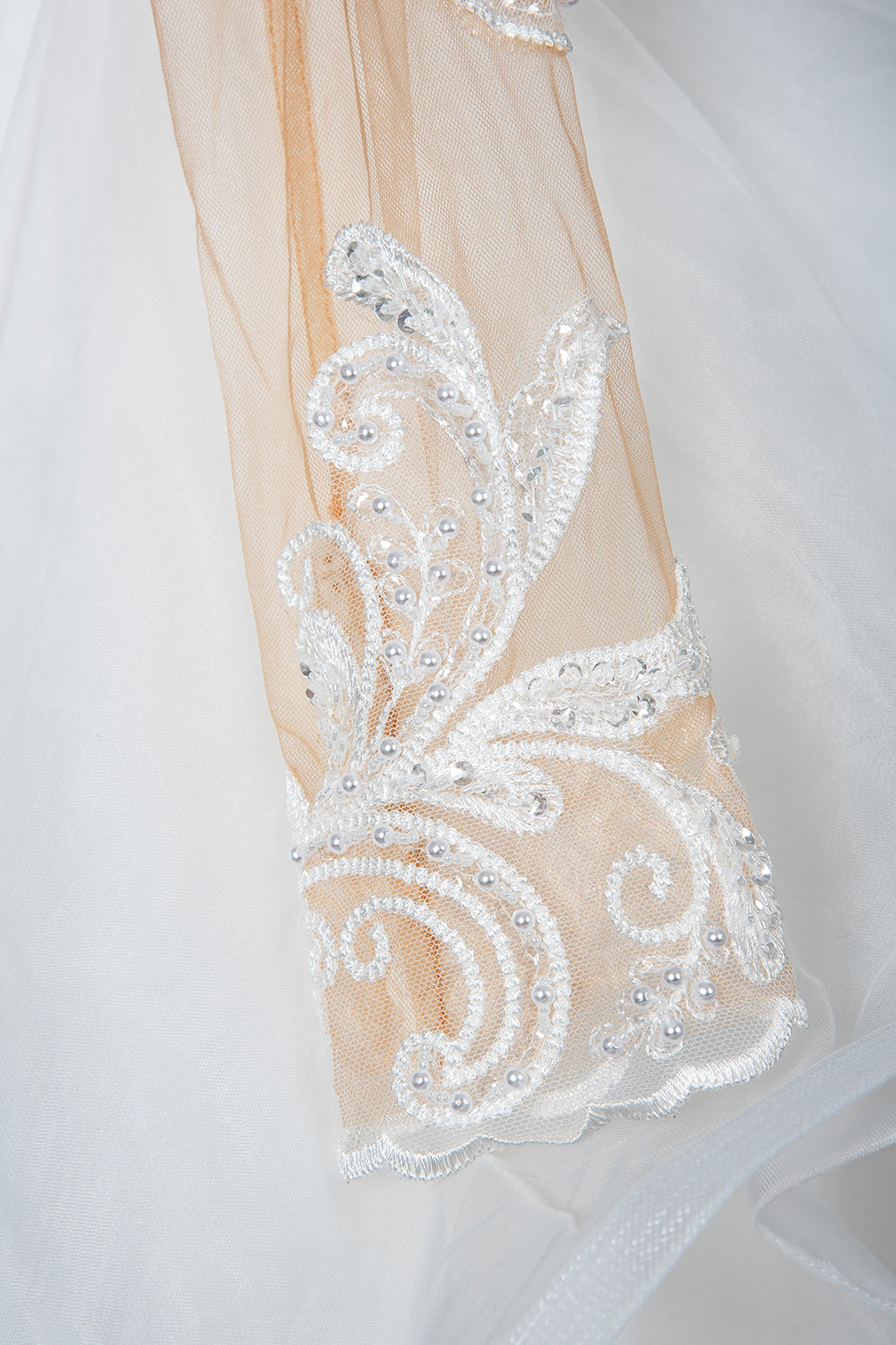 Long Tulle Lace Appliques Ruffles Ball Gown Wedding Dresses with Long Sleeve