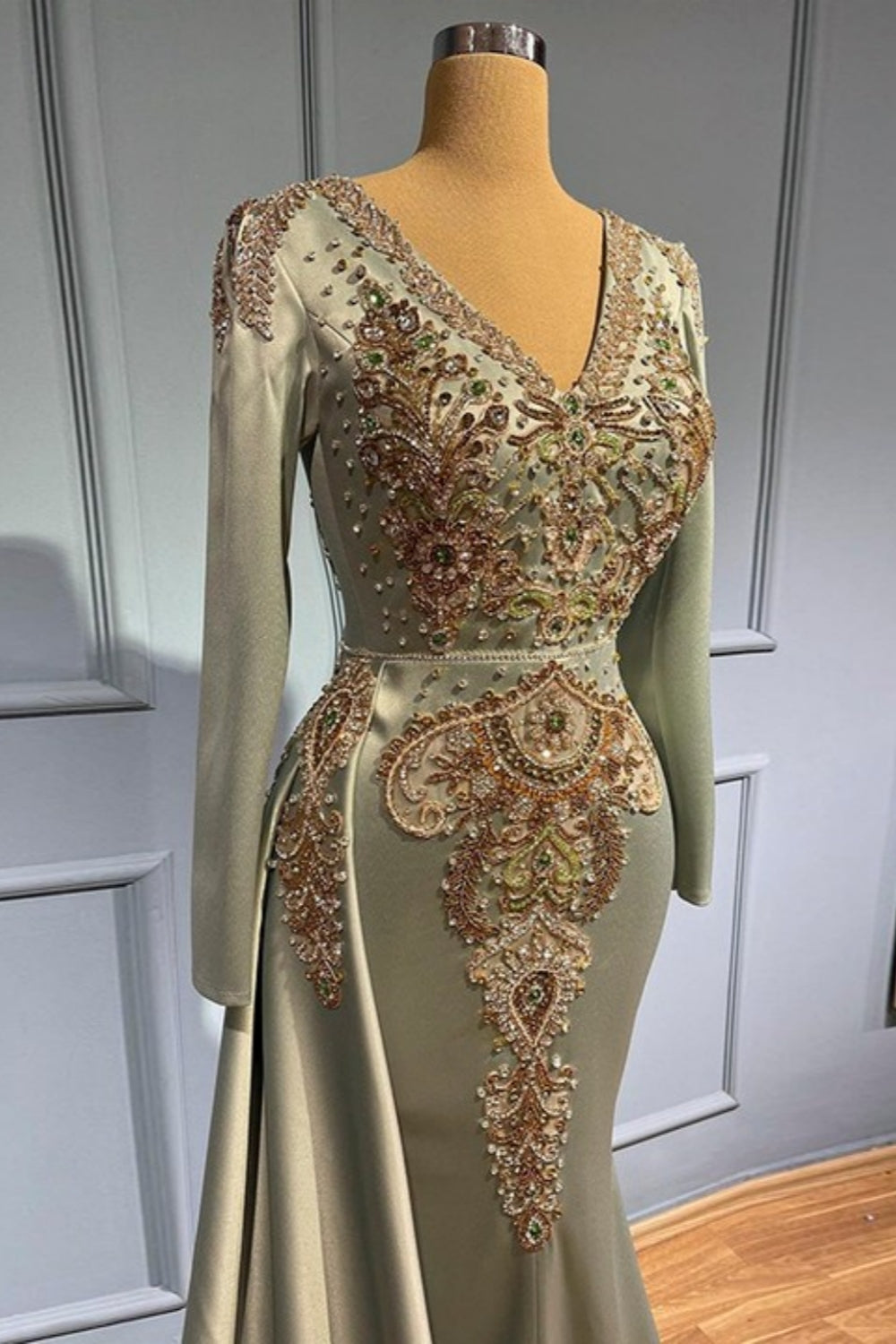 Long Sleeves Mermaid V-Neck Beaded Formal Prom Dresses with Sweep Train