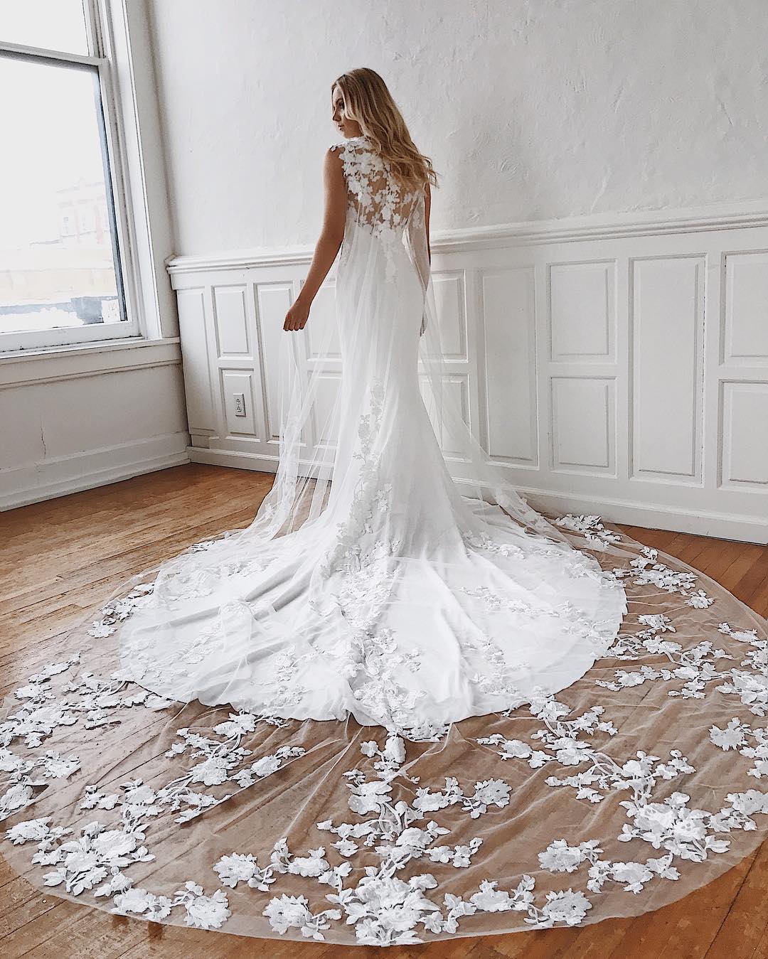 Elegant Long Tulle Lace Appliques White Mermaid Wedding Dresses