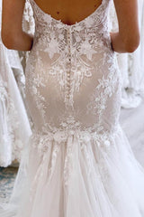 Gorgeous Long Mermaid Spaghetti Straps V-neck Tulle Lace Backless Wedding Dress