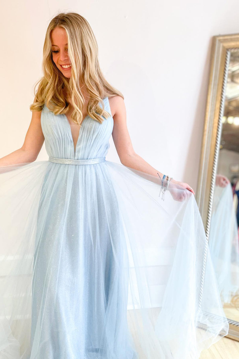 Long A-line Spaghetti Straps V-neck Tulle Floor Length Prom Dress