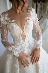 Exquisite Long Ball Gown Sweetheart Tulle Lace Backless Wedding Dress with Sleeves