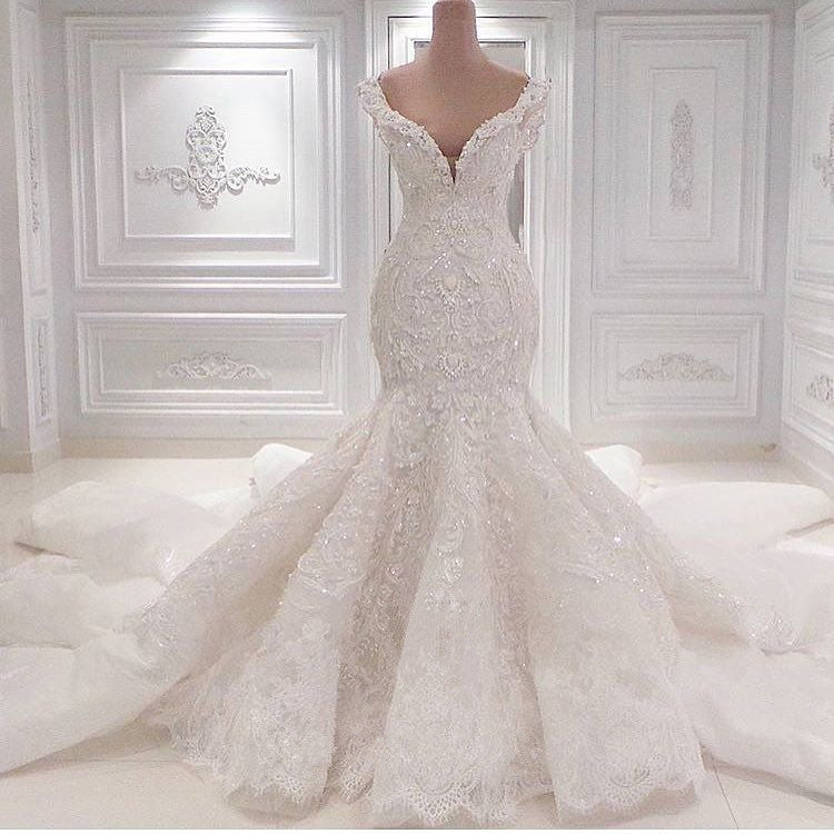 Gorgeous Long V-neck Appliques Lace Ruffles Floor Length Mermaid Wedding Dress