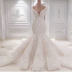 Gorgeous Long V-neck Appliques Lace Ruffles Floor Length Mermaid Wedding Dress