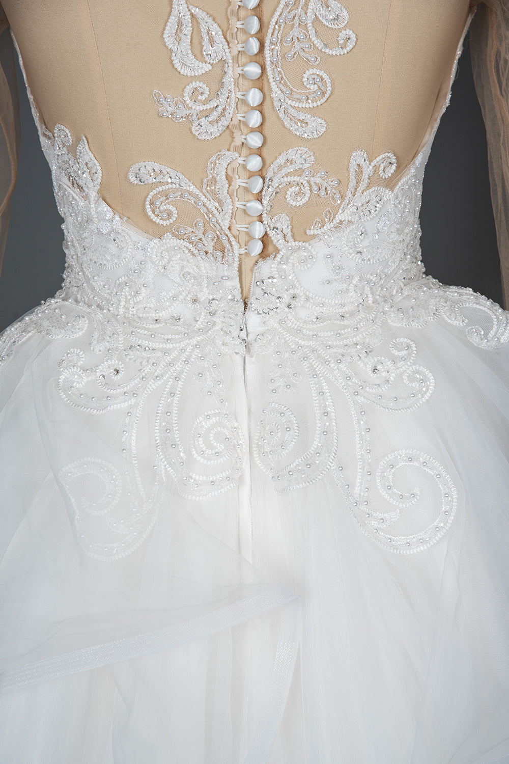 Long Tulle Lace Appliques Ruffles Ball Gown Wedding Dresses with Long Sleeve