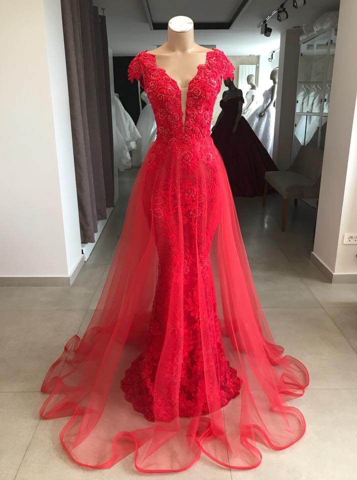 Long V-neck Lace Mermaid Floor Length Prom Dress With Tulle