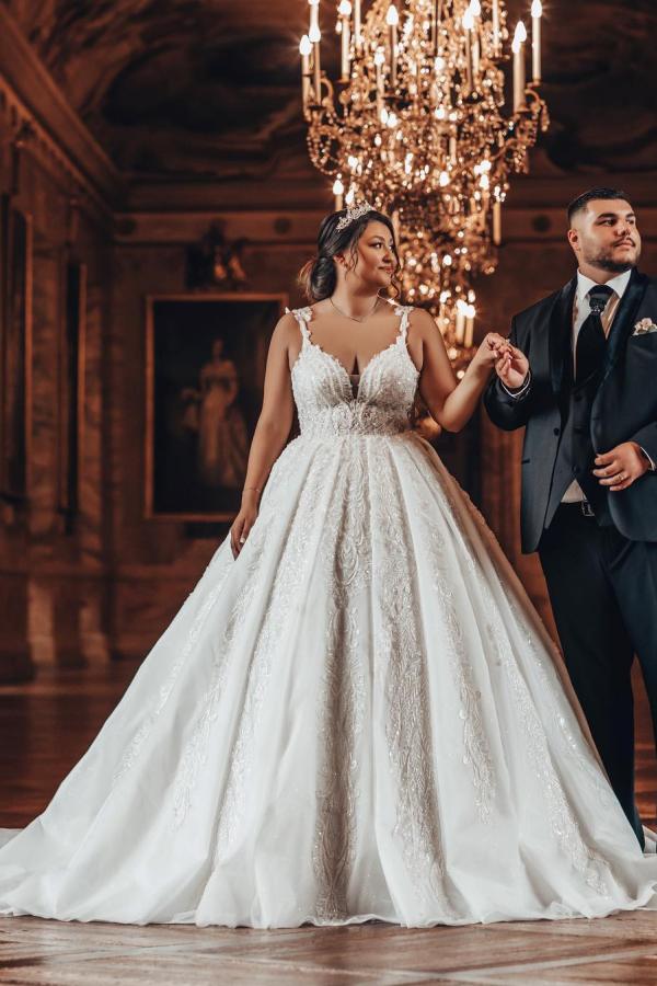 Luxury Plus Size White Ball Gown Sweetheart Tulle Long Wedding Dress with Appliques Lace