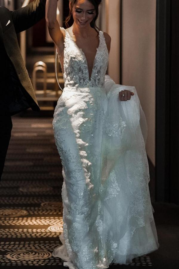 Elegant Mermaid V-neck Tulle Lace Long Backless Wedding Dress with Beading