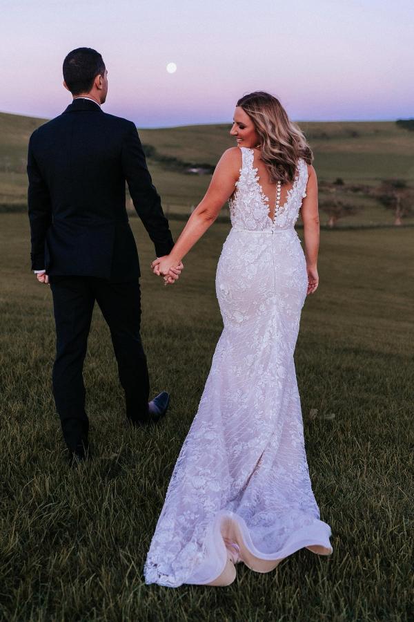 Elegant Long Mermaid V-Neck Sleeveless Floral Lace Backless Wedding Dress