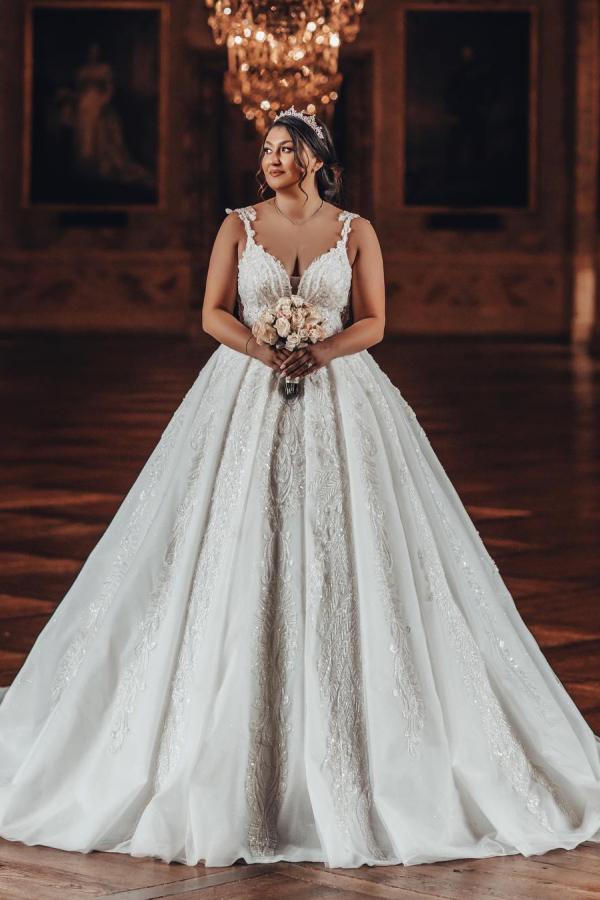 Luxury Plus Size White Ball Gown Sweetheart Tulle Long Wedding Dress with Appliques Lace
